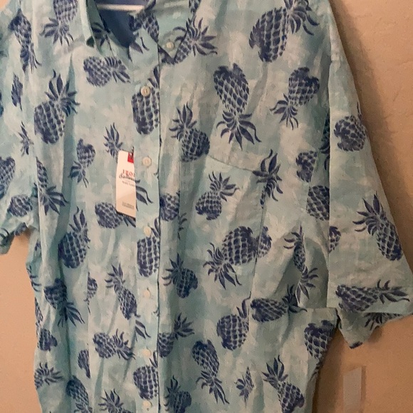 IZOD Pineapple Print Chambray Men's Shirt - Picture 5 of 10